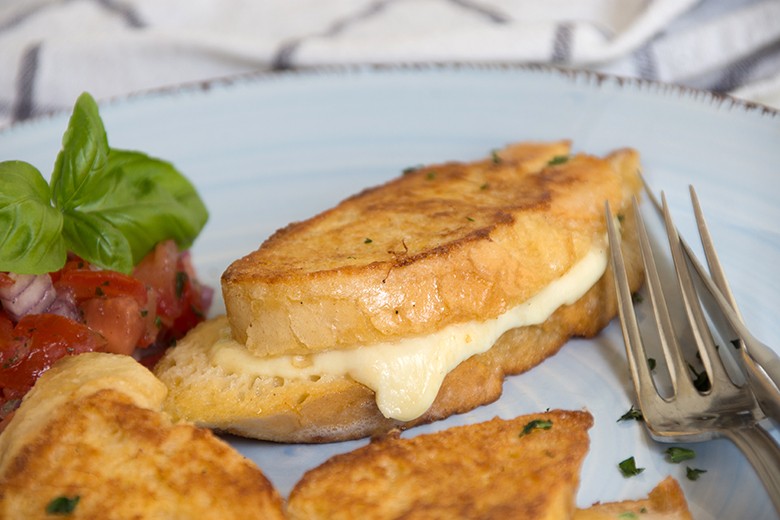 Mozzarellaschnitten im Ausbackteig