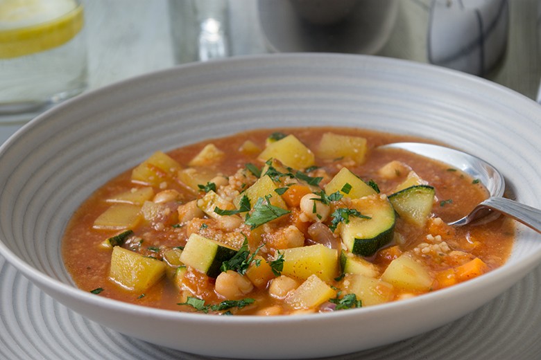 Suppe mit Kichererbsen und Couscous