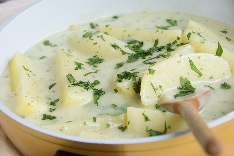 Junge Kartoffeln mit Petersiliensoße