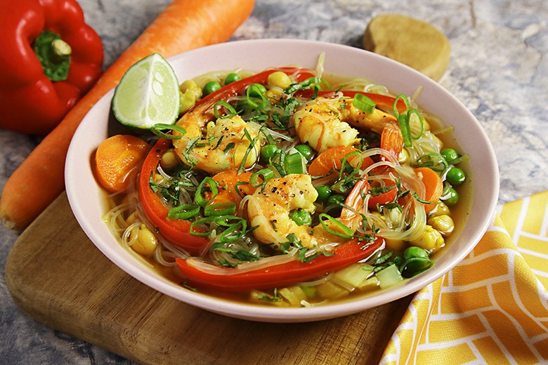 Thai-Glasnudelsuppe mit Garnelen