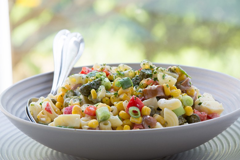 Nudelsalat mit Würstchen