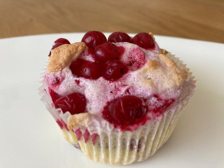 Johannisbeermuffins mit Baiserhaube