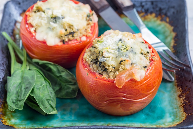 Gefüllte Tomaten mit Quinoa und Spinat