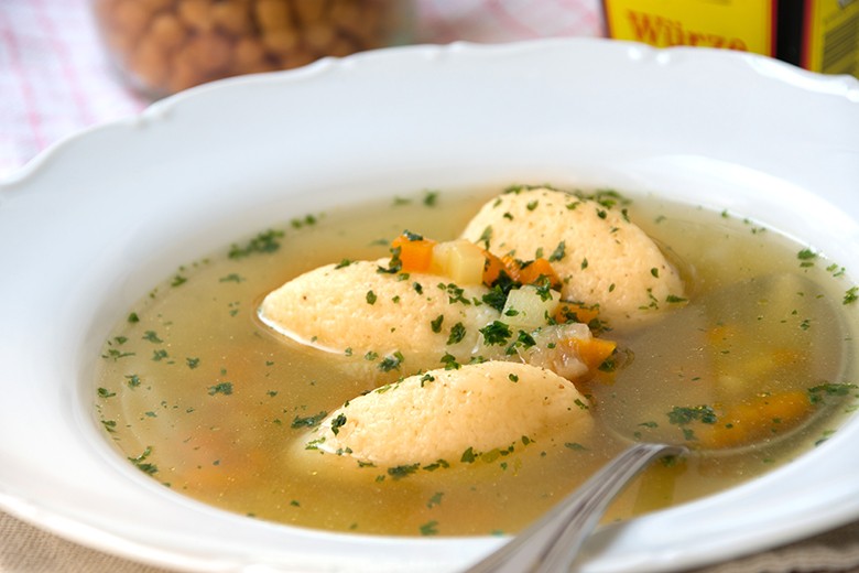Brühe mit Passahklößchen