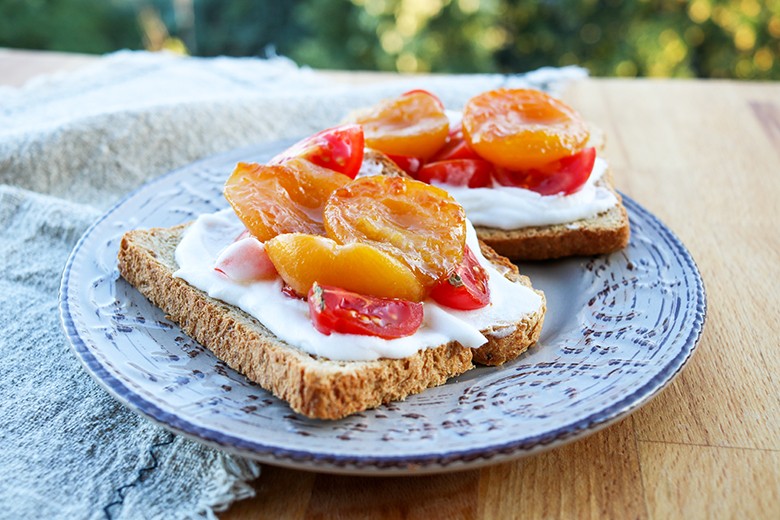 Brot mit Aprikosen-Frischkäse