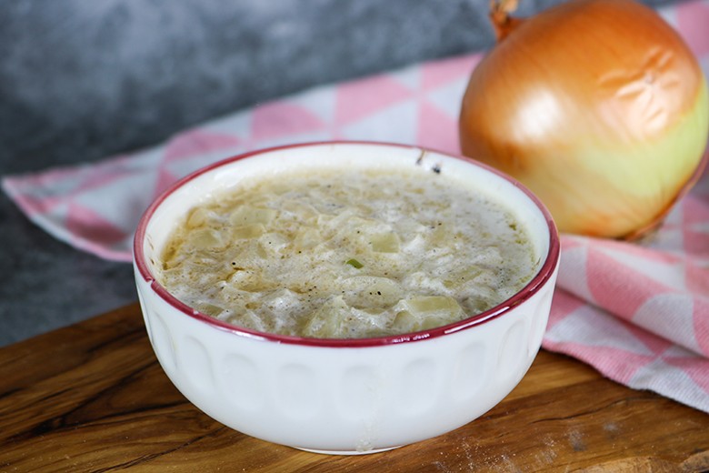 Zwiebelsoße mit Sahne