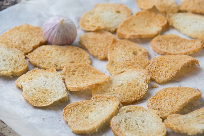 Knoblauch-Brotchips