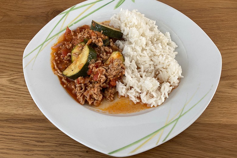 Zucchinipfanne mit Reis