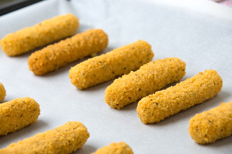 Selbstgemachte Mozzarella Sticks