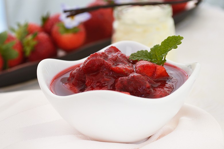 Beerengrütze mit Vanillesahne