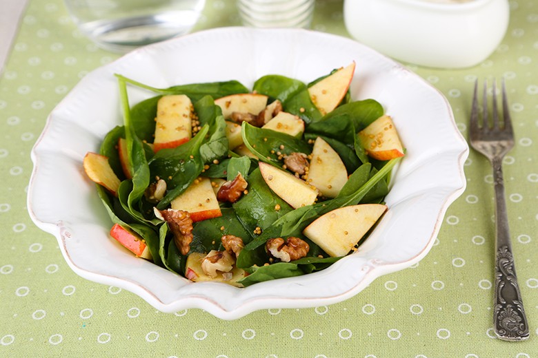 Fruchtiger Walnuss-Spinat-Salat
