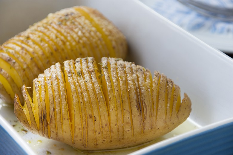 Fächerkartoffeln mit Knoblauch und Rosmarin