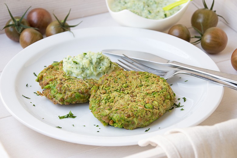 Knusprige Linsenbratlinge mit Tzatziki