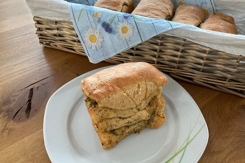 Faltenbrot mit Kräutern
