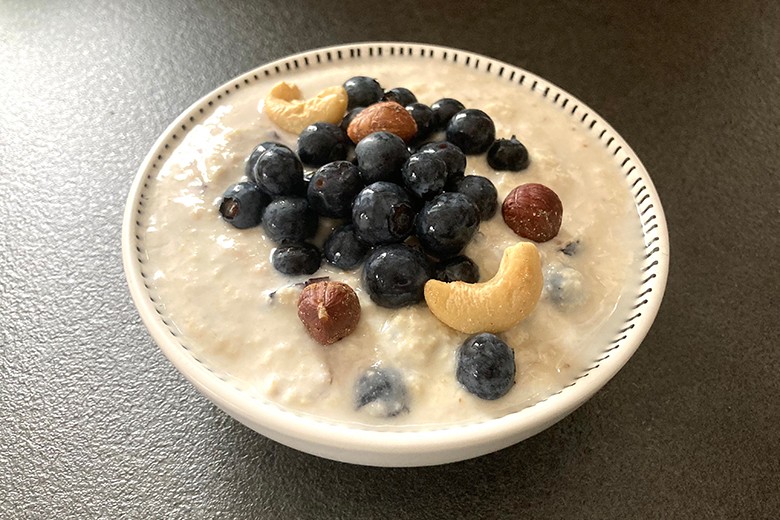 Getreidebrei mit Beeren