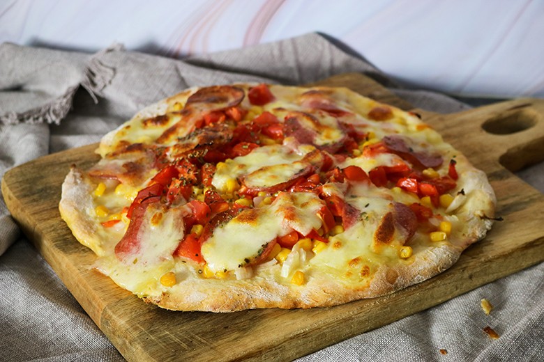 Pfannenpizza mit Salami