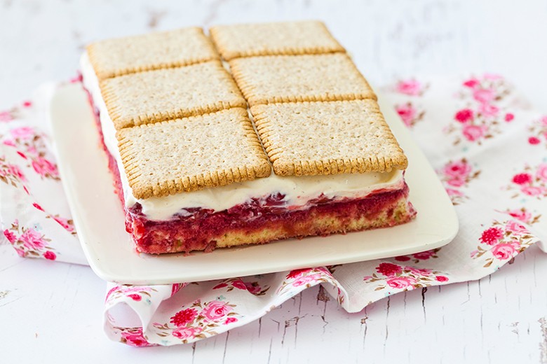 Butterkekskuchen mit Kirschen