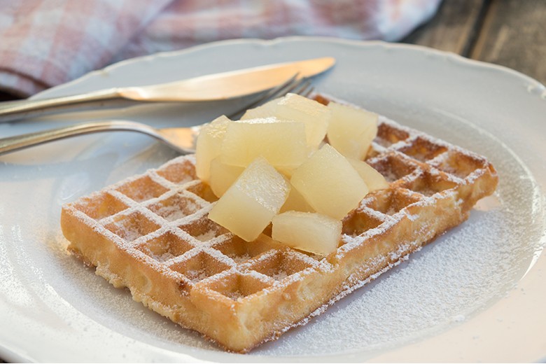 Buttermilchwaffeln mit Äpfeln