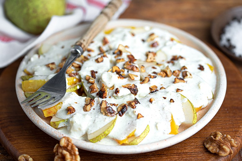 Ofenkürbis mit Birne und Walnüssen