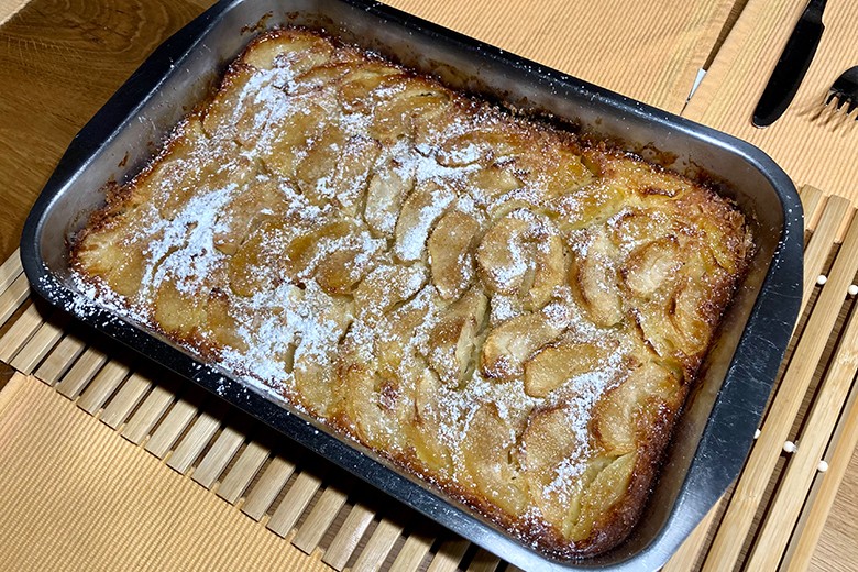 Ofenpfannkuchen mit Apfel
