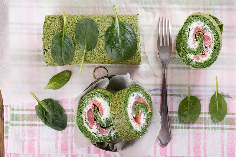 Spinatrolle mit Frischkäse und Lachs