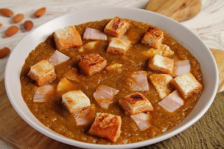 Mandel-Hühnersuppe