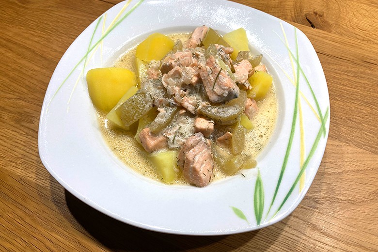 Schmorgurken mit Lachs