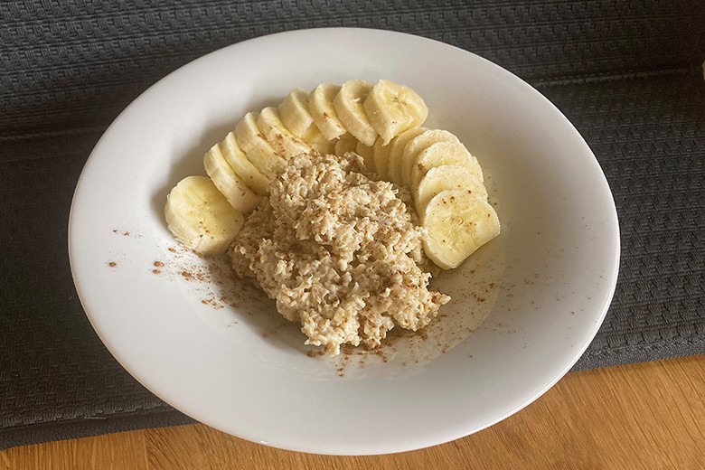 Porridge mit Banane und Zimt
