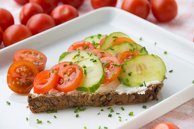 Vollkornbrot mit Gemüse