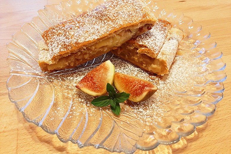 Apfelstrudel aus Quarkteig