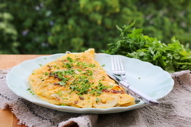 Omelett mit Sardellen und Zwiebeln