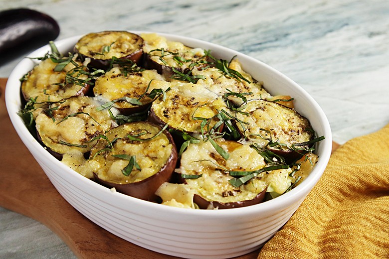 Überbackene Auberginen mit Käse und Eiern