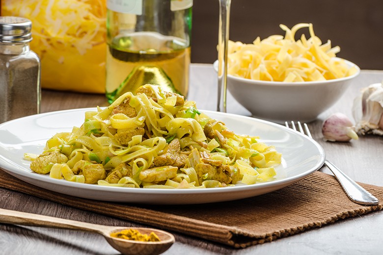 Tagliatelle mit Hühnercurry