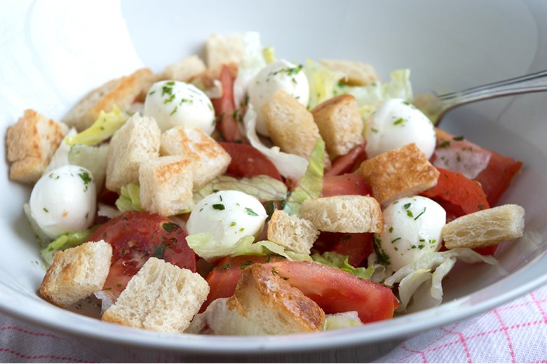 Tomatensalat mit Brotwürfel