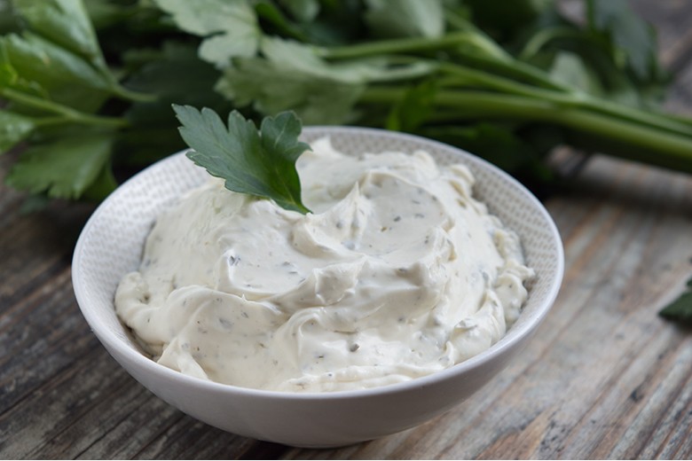 Quark-Kräuter-Dip