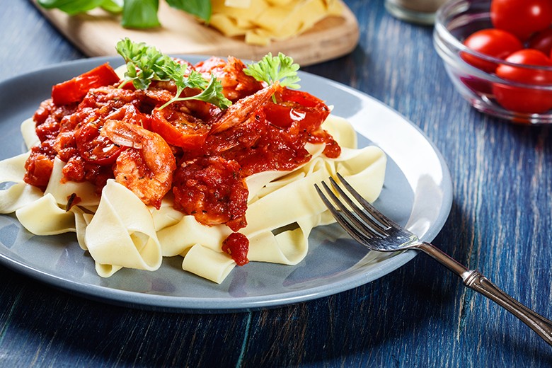 Papardelle mit Garnelen in Tomatensauce