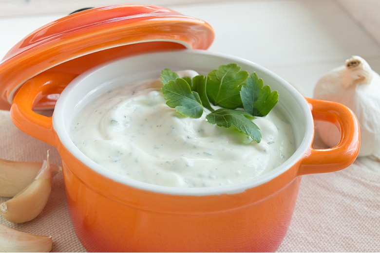 Kräuterdip mit veganem Joghurt