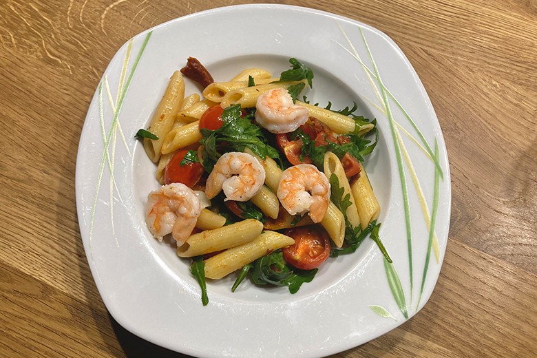 Penne mit Rucola und Garnelen