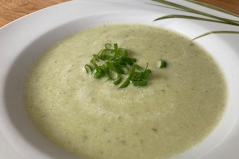 Frühlingszwiebelsuppe mit Kartoffeln