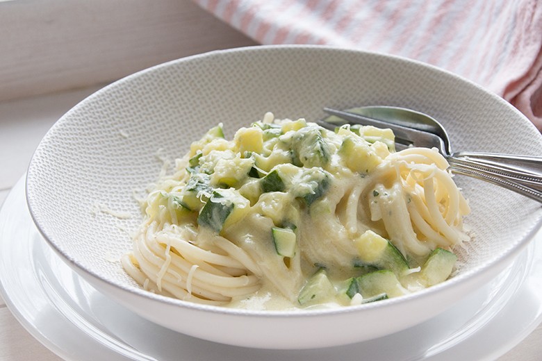 Nudeln mit Käse-Zucchini