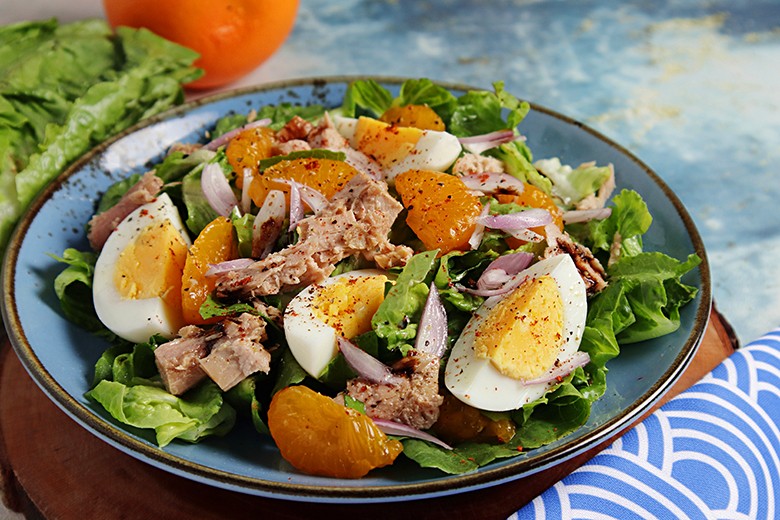 Salat mit Orange und Thunfisch