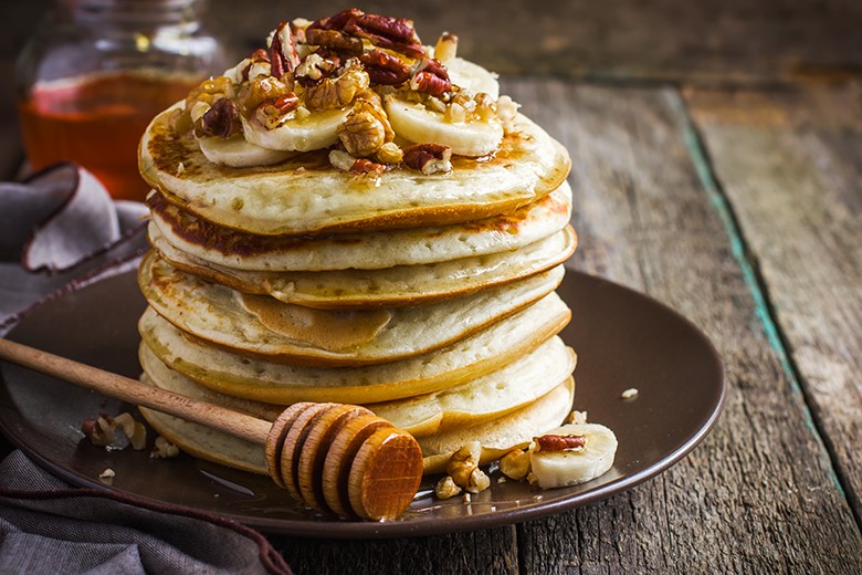 Pancakes mit Banane und Honig