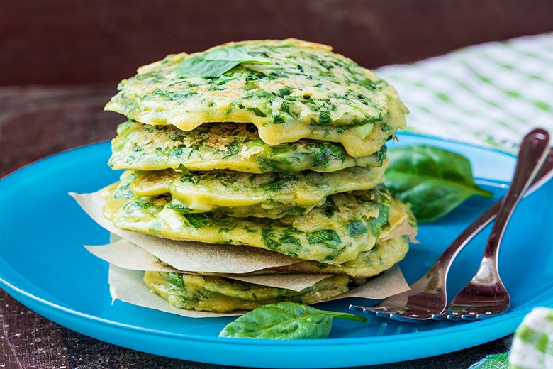 Grüne Pancakes mit Kräutern