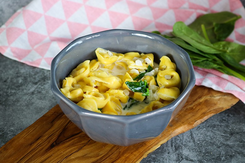 Tortellini mit Spinat-Knoblauchsauce