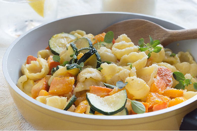 Nudeln mit Zucchini und Kürbiscurry