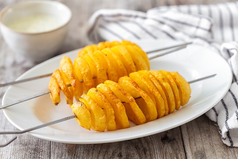 Würzige Kartoffeltwister mit Kräutersauce