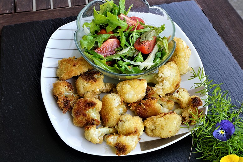 Blumenkohlnuggets mit Rucolasalat