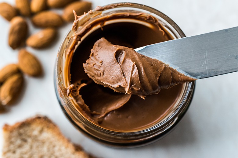 Veganes Mandelmus mit Kakao