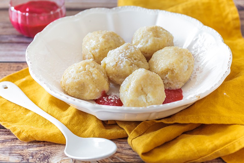 Süße Hüttenkäse-Bällchen