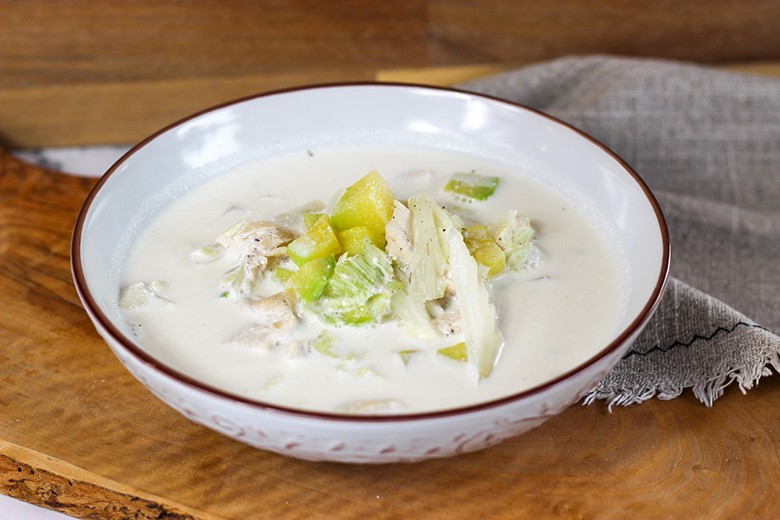 Hühnersuppe mit Kokosmilch